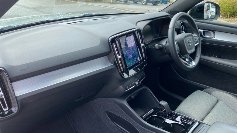 Volvo XC40 2.0 B3P Plus Dark 5dr Auto Petrol Estate